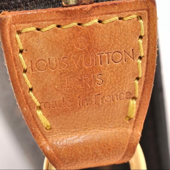Authentic Luis Vuitton monogram pouch and LV chain totally authentic the chain - Picture 15 of 17